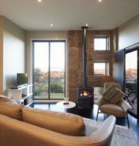 Beechworth luxury spa accommodation with gorge views.